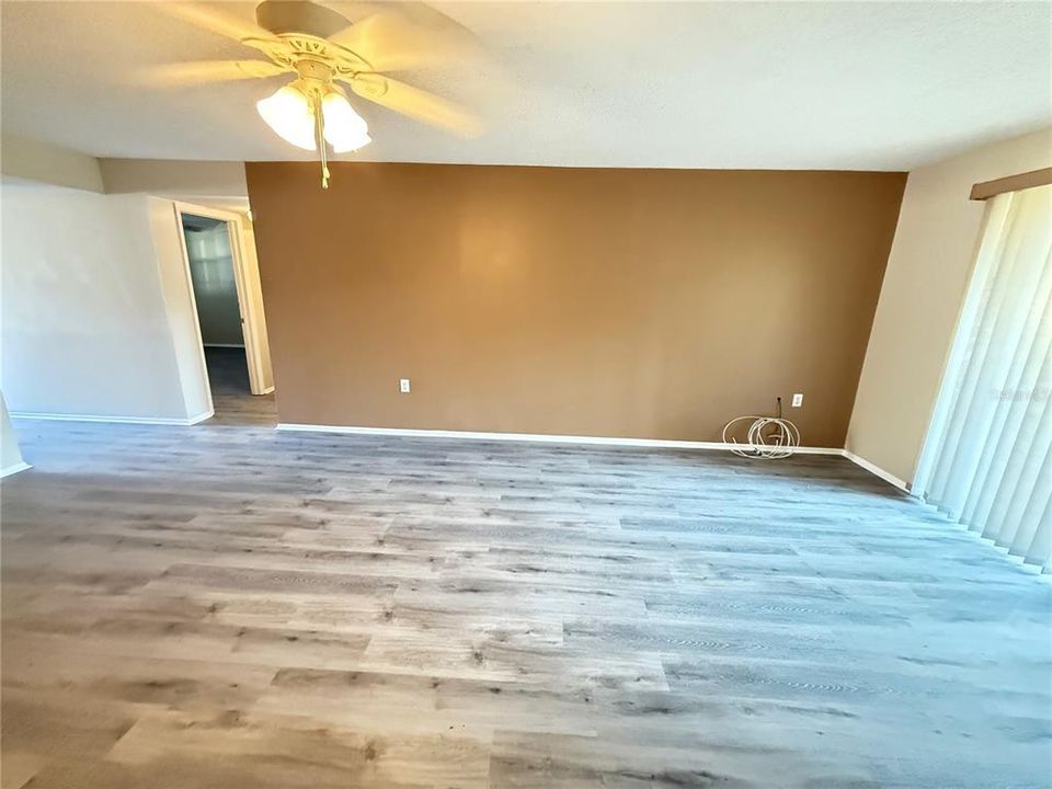For Sale: $120,000 (1 beds, 1 baths, 760 Square Feet)