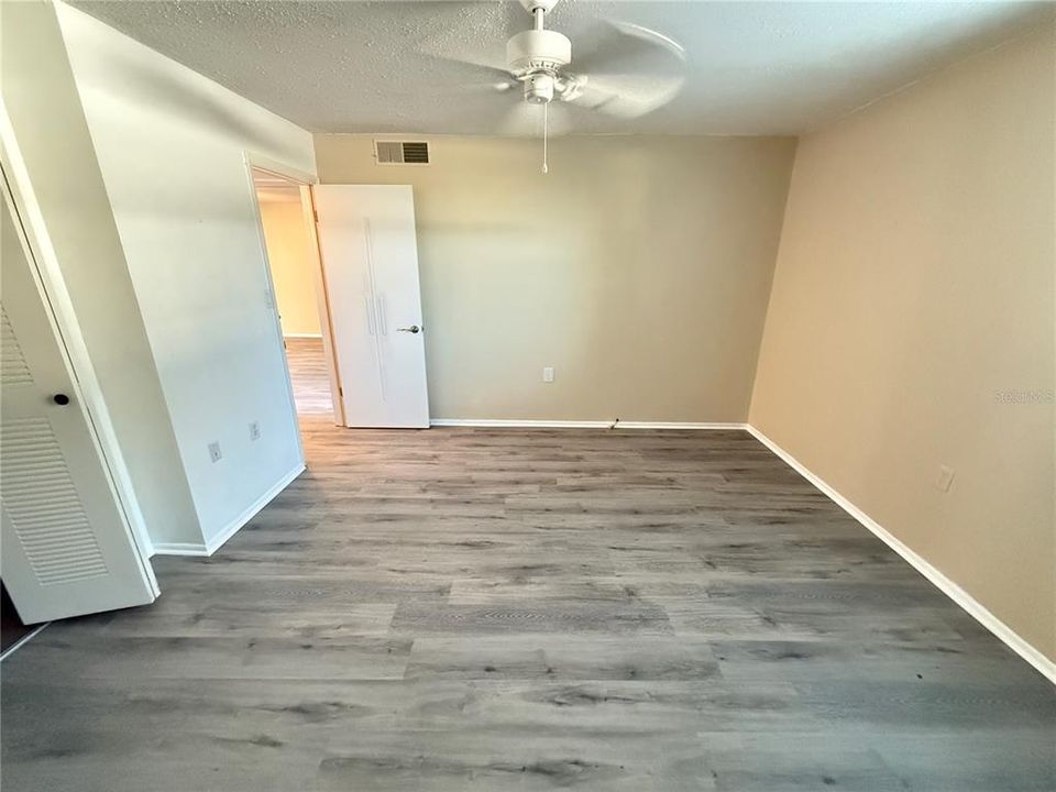 For Sale: $120,000 (1 beds, 1 baths, 760 Square Feet)