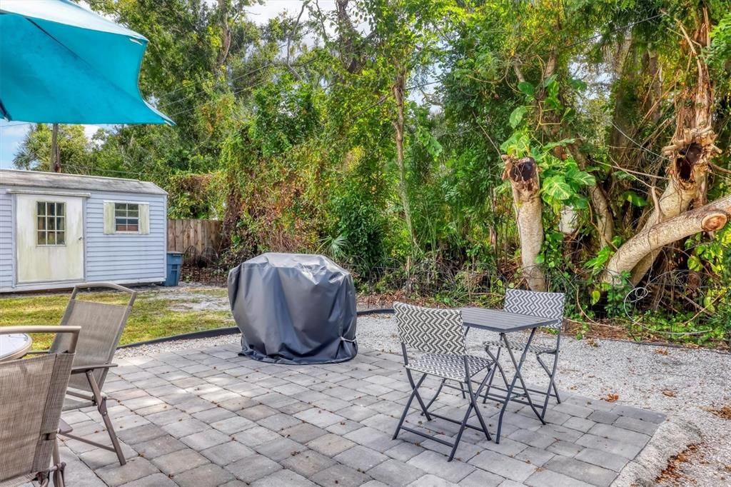 For Sale: $309,000 (2 beds, 1 baths, 910 Square Feet)