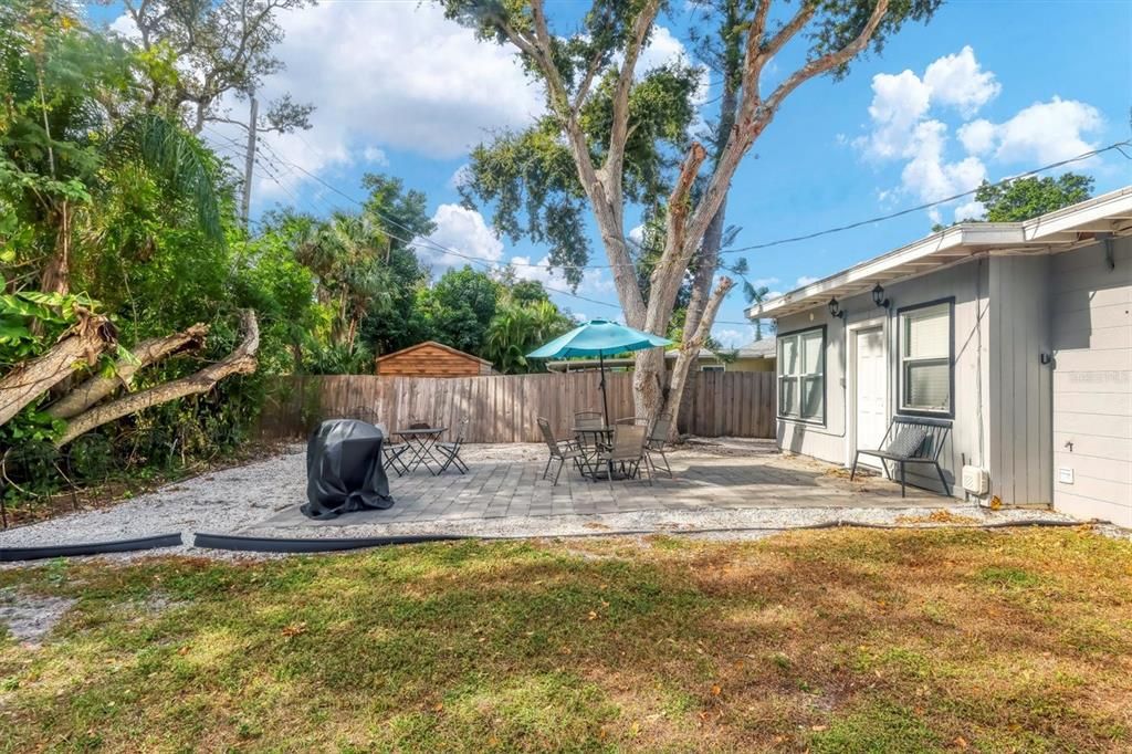 For Sale: $309,000 (2 beds, 1 baths, 910 Square Feet)