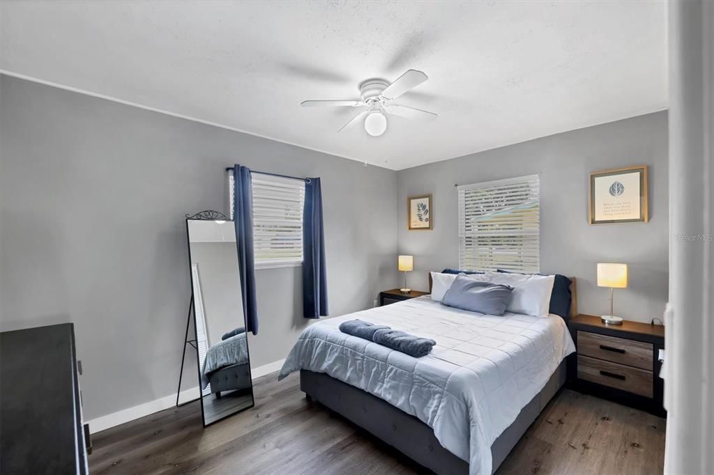 For Sale: $309,000 (2 beds, 1 baths, 910 Square Feet)