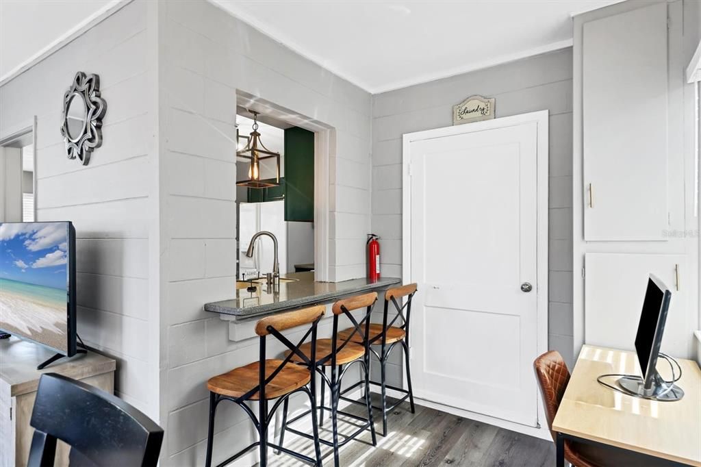 For Sale: $309,000 (2 beds, 1 baths, 910 Square Feet)