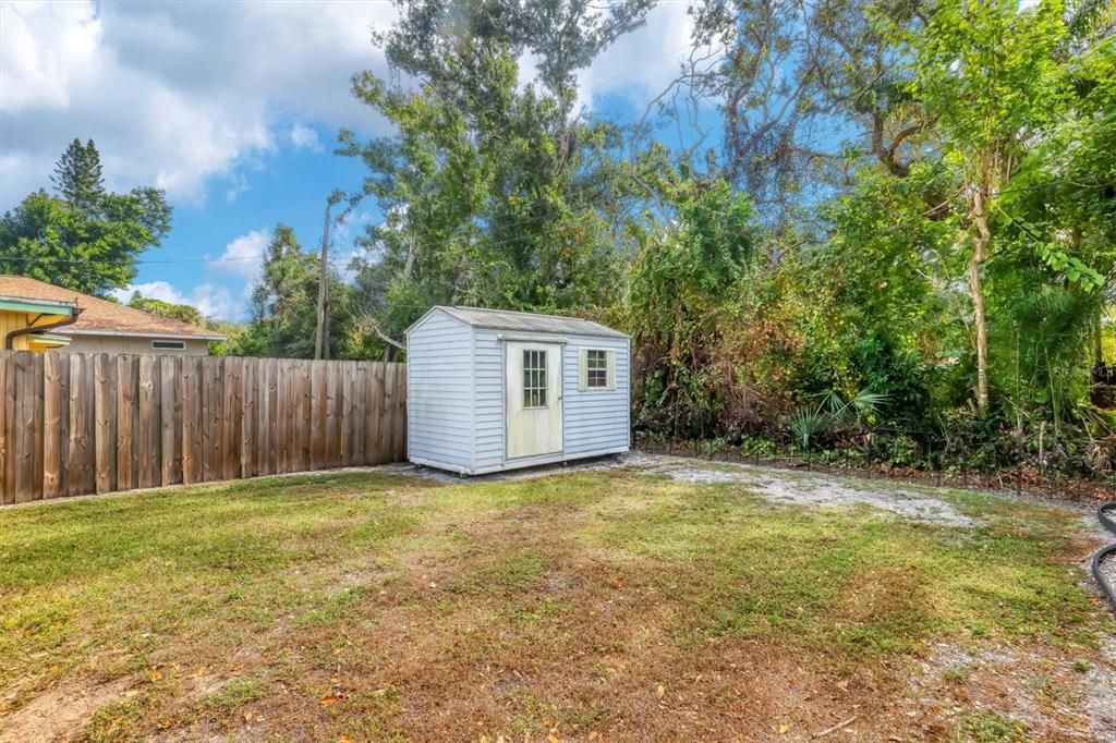 For Sale: $309,000 (2 beds, 1 baths, 910 Square Feet)