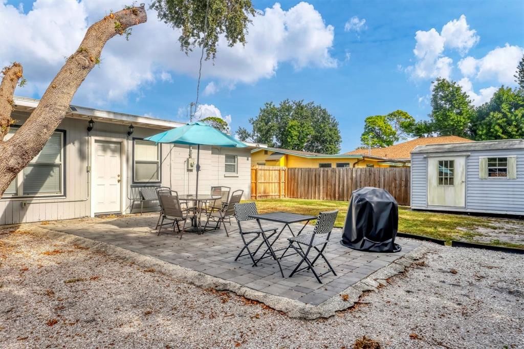 For Sale: $309,000 (2 beds, 1 baths, 910 Square Feet)