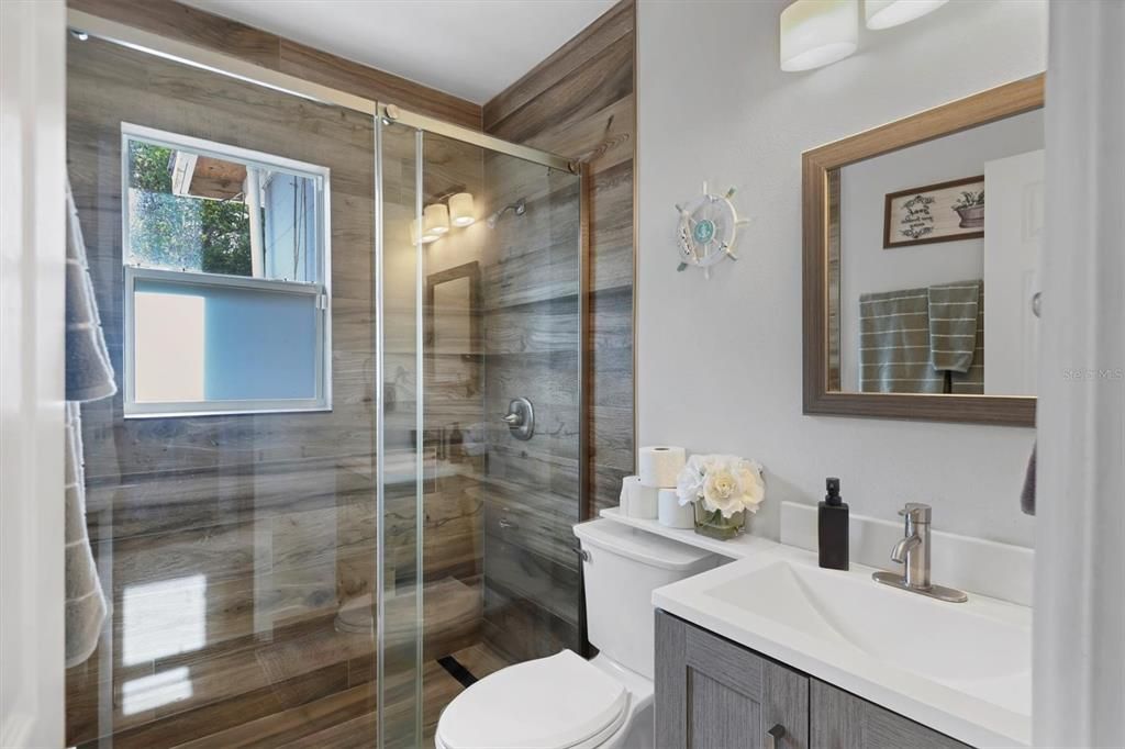 For Sale: $309,000 (2 beds, 1 baths, 910 Square Feet)