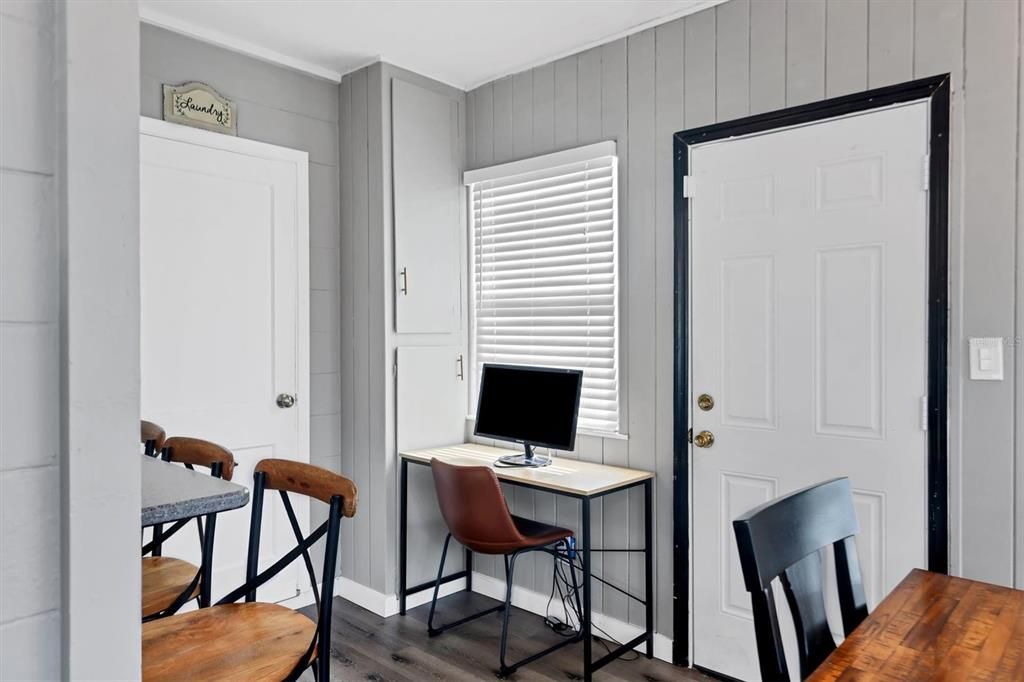 For Sale: $309,000 (2 beds, 1 baths, 910 Square Feet)