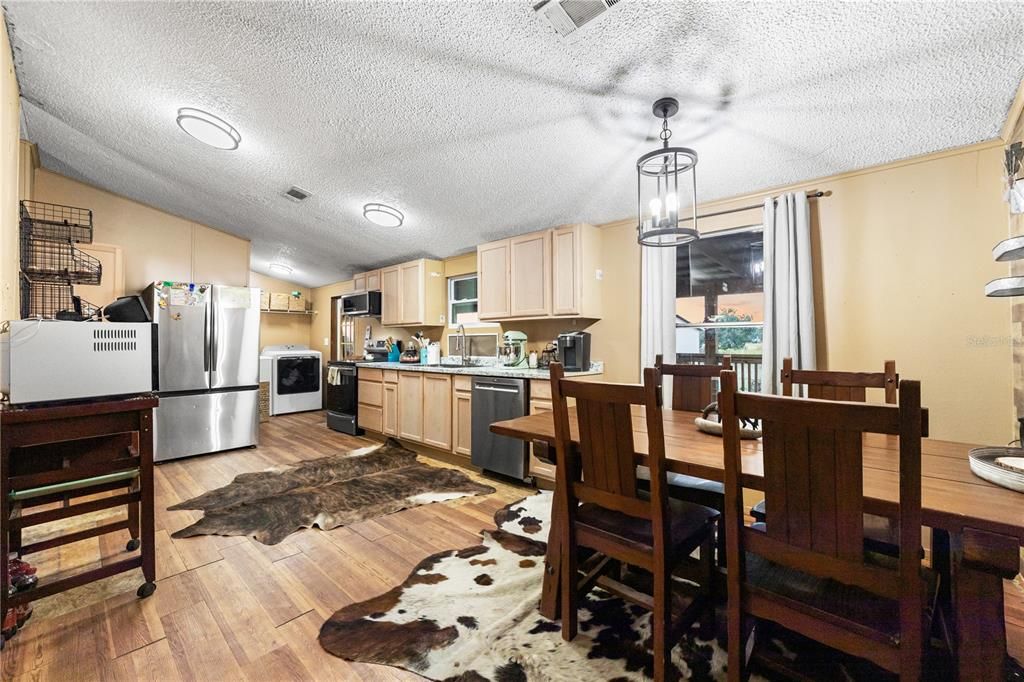 For Sale: $525,000 (4 beds, 2 baths, 1288 Square Feet)