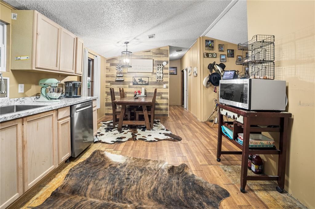 For Sale: $525,000 (4 beds, 2 baths, 1288 Square Feet)