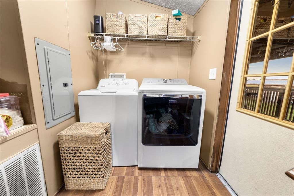 For Sale: $525,000 (4 beds, 2 baths, 1288 Square Feet)