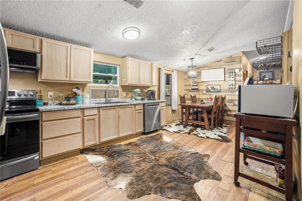 For Sale: $525,000 (4 beds, 2 baths, 1288 Square Feet)