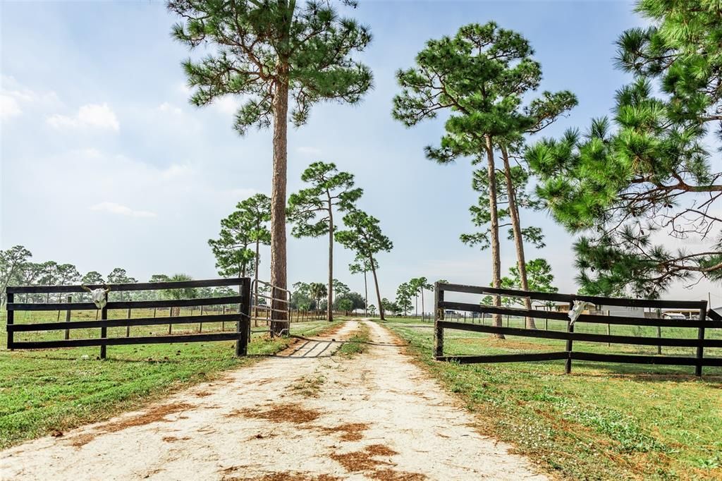 For Sale: $525,000 (4 beds, 2 baths, 1288 Square Feet)
