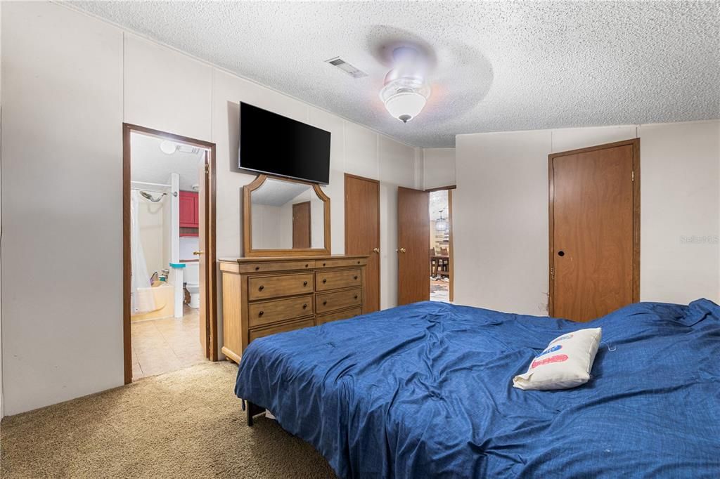 For Sale: $525,000 (4 beds, 2 baths, 1288 Square Feet)