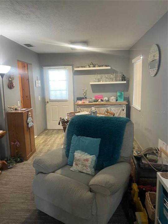 待售: $235,000 (3 贝兹, 1 浴室, 888 平方英尺)