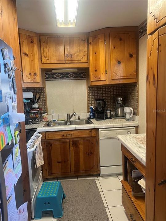 待售: $235,000 (3 贝兹, 1 浴室, 888 平方英尺)