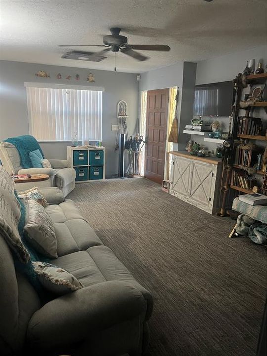 待售: $235,000 (3 贝兹, 1 浴室, 888 平方英尺)