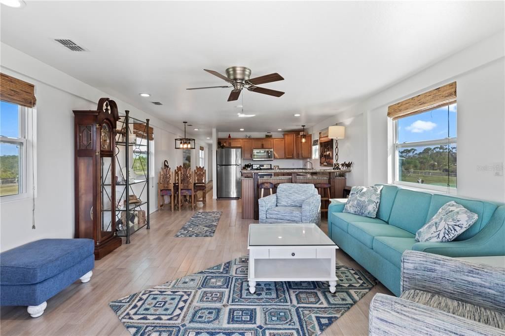 For Sale: $998,888 (2 beds, 1 baths, 1188 Square Feet)