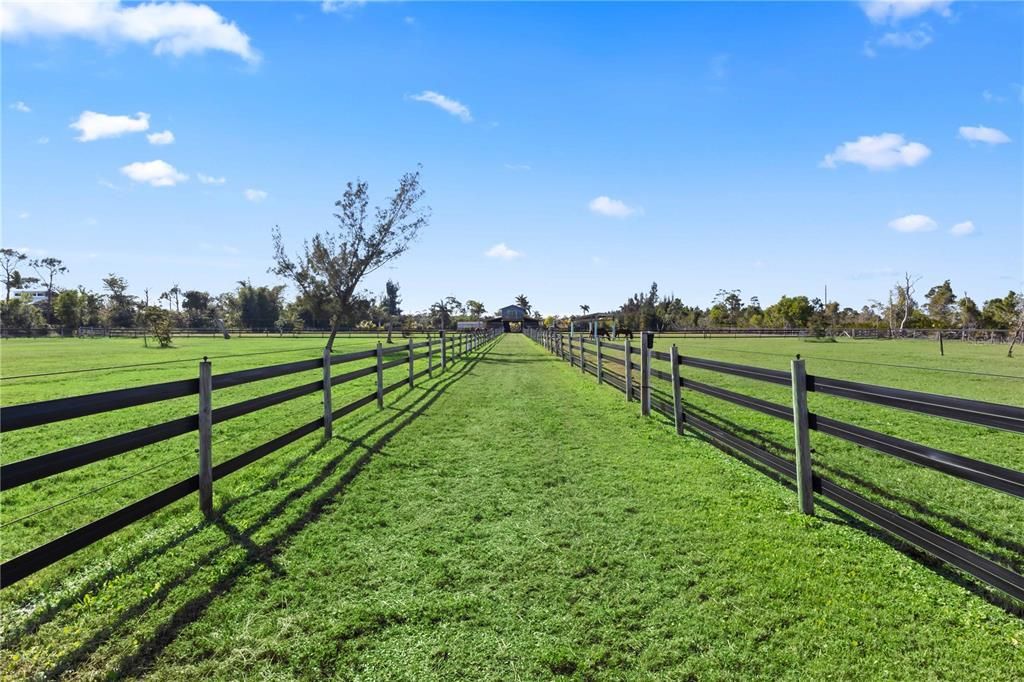For Sale: $998,888 (2 beds, 1 baths, 1188 Square Feet)