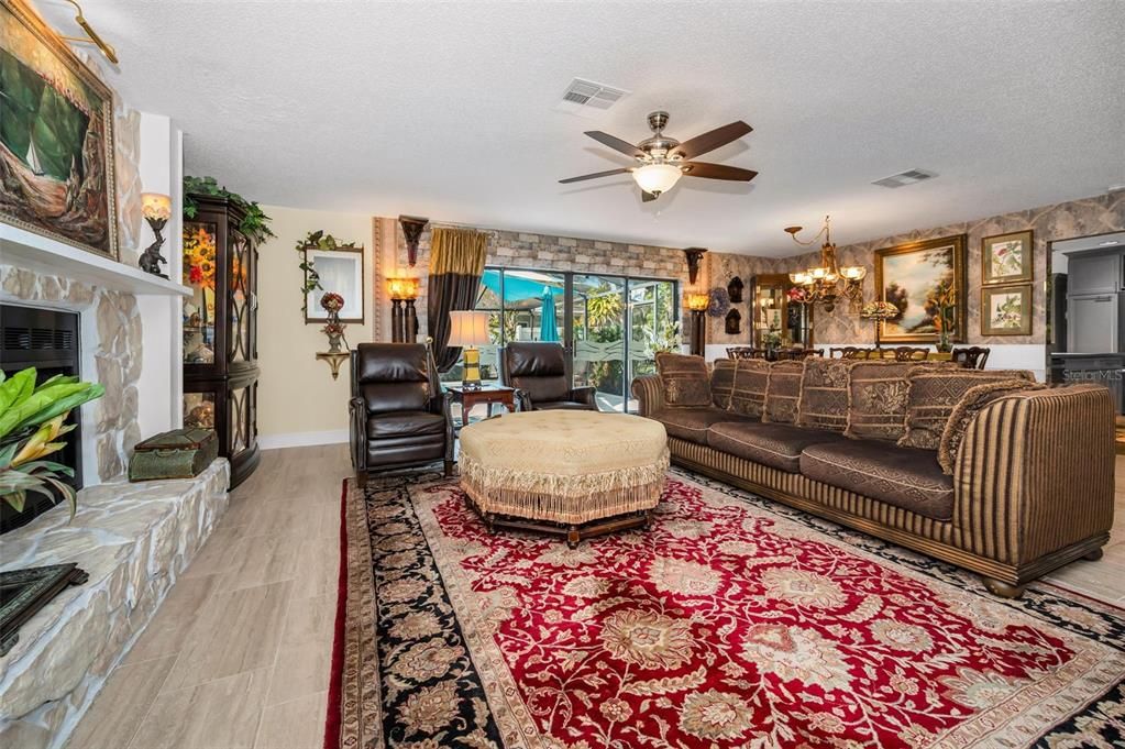 En Venta: $525,000 (3 camas, 2 baños, 1915 Pies cuadrados)