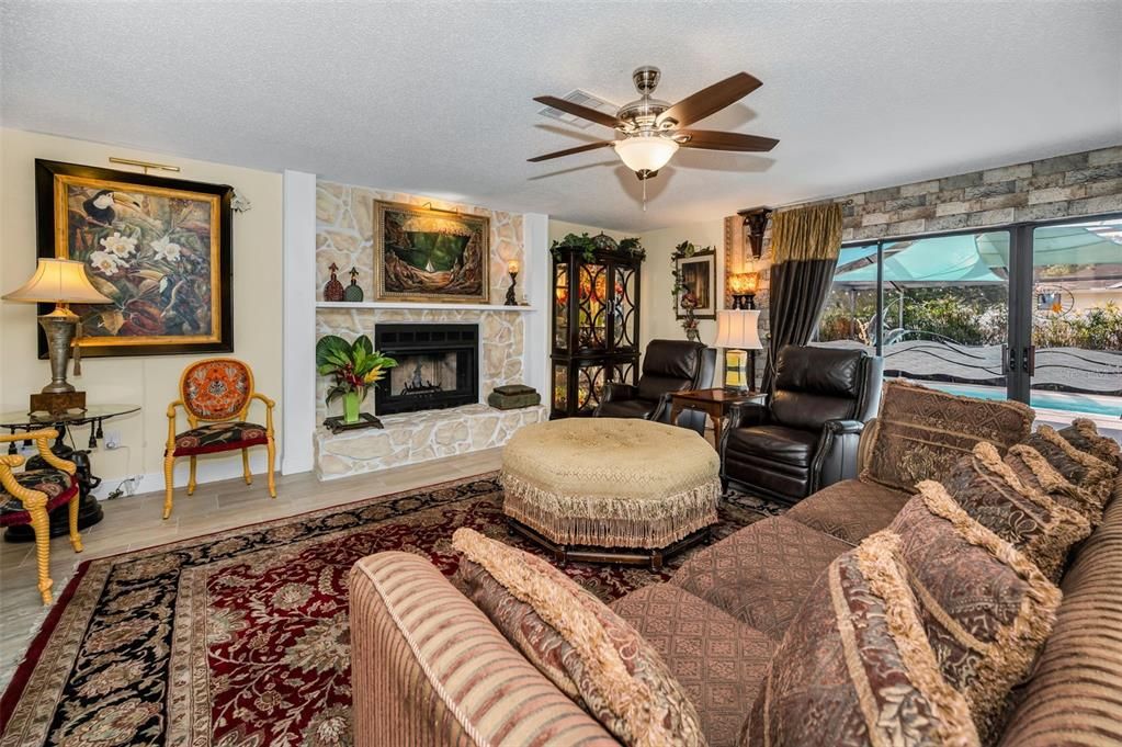 En Venta: $525,000 (3 camas, 2 baños, 1915 Pies cuadrados)