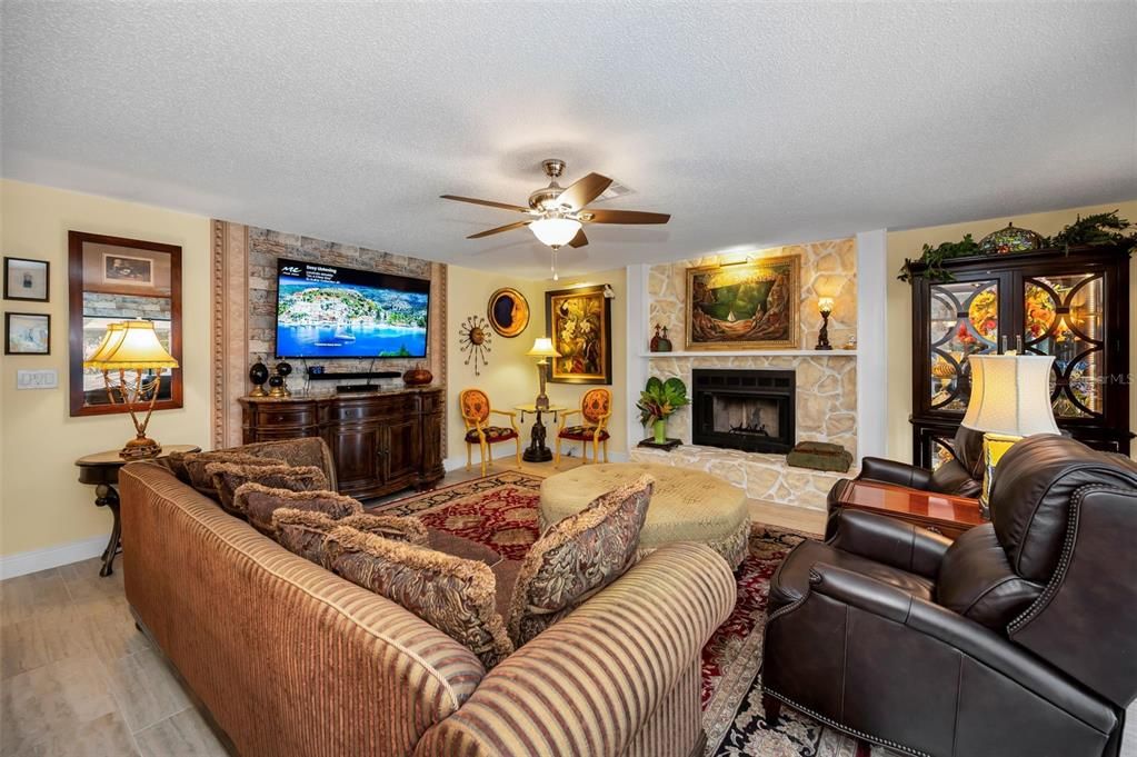 En Venta: $525,000 (3 camas, 2 baños, 1915 Pies cuadrados)