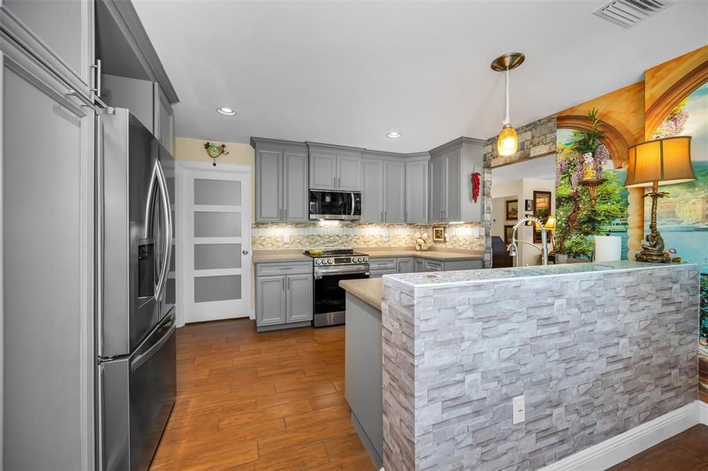 En Venta: $525,000 (3 camas, 2 baños, 1915 Pies cuadrados)