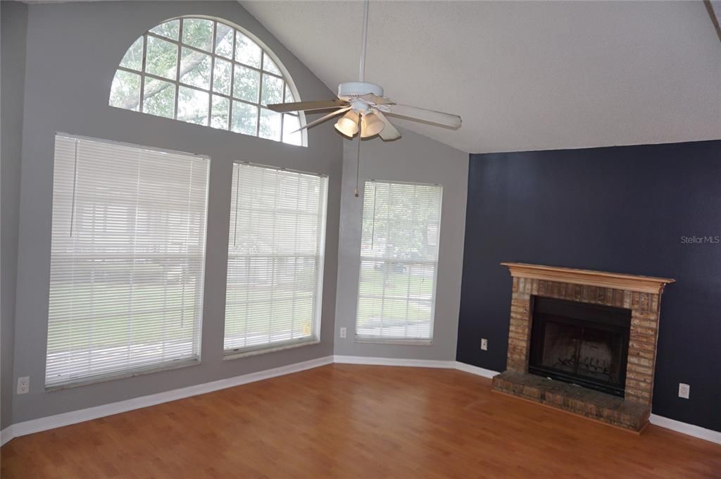 For Rent: $1,600 (2 beds, 2 baths, 998 Square Feet)