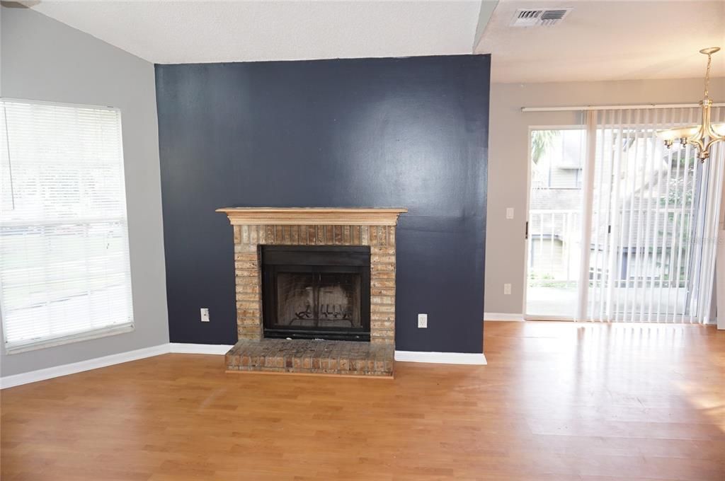 For Rent: $1,600 (2 beds, 2 baths, 998 Square Feet)