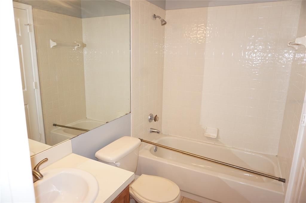 For Rent: $1,600 (2 beds, 2 baths, 998 Square Feet)