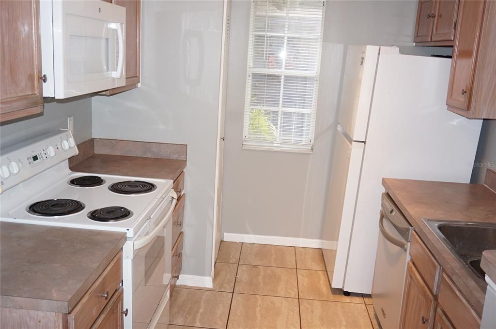For Rent: $1,600 (2 beds, 2 baths, 998 Square Feet)