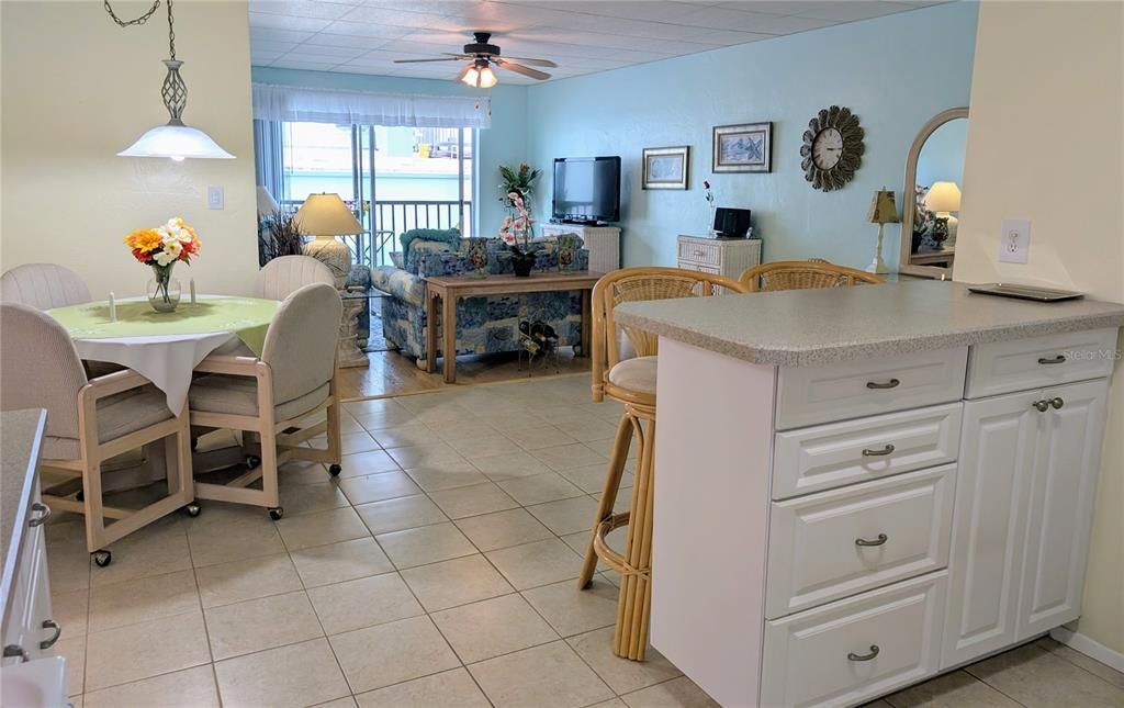 待售: $355,000 (1 贝兹, 1 浴室, 825 平方英尺)