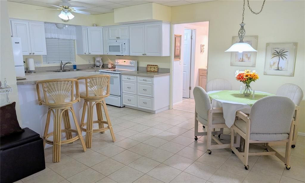 待售: $355,000 (1 贝兹, 1 浴室, 825 平方英尺)