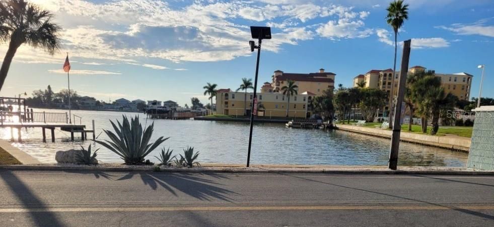 待售: $355,000 (1 贝兹, 1 浴室, 825 平方英尺)