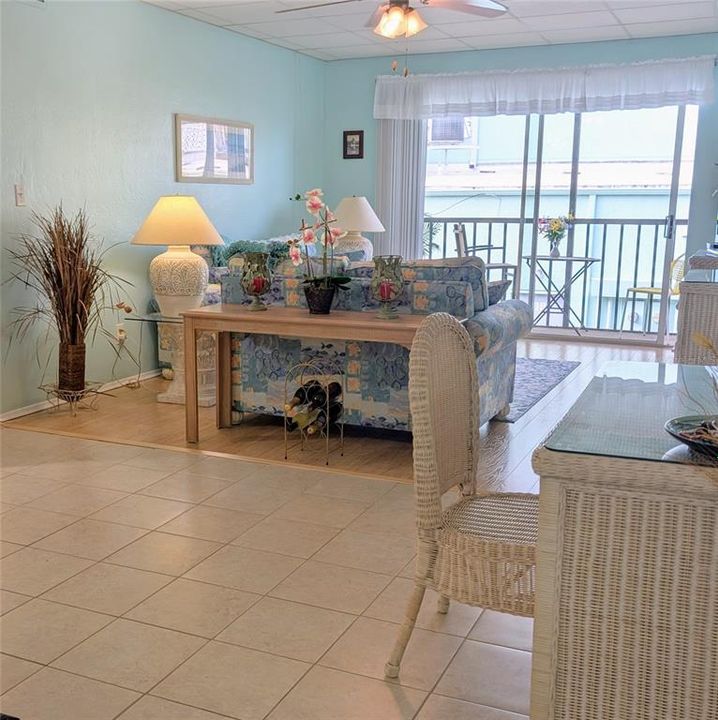 待售: $355,000 (1 贝兹, 1 浴室, 825 平方英尺)