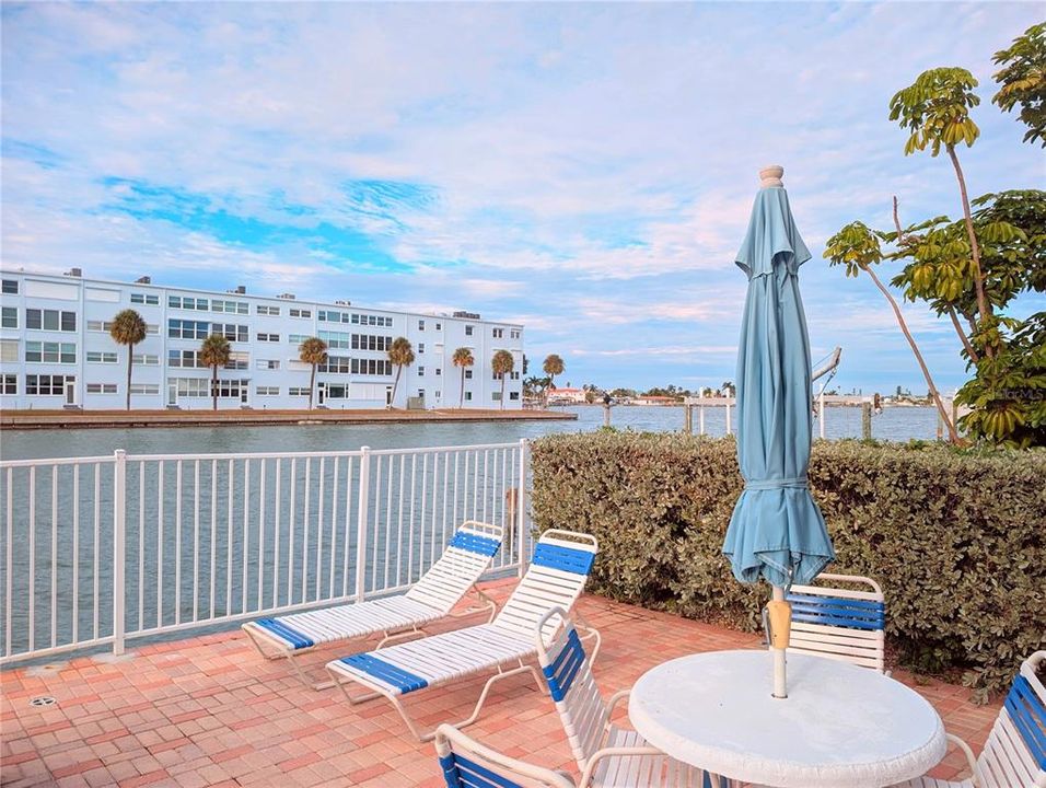 待售: $355,000 (1 贝兹, 1 浴室, 825 平方英尺)