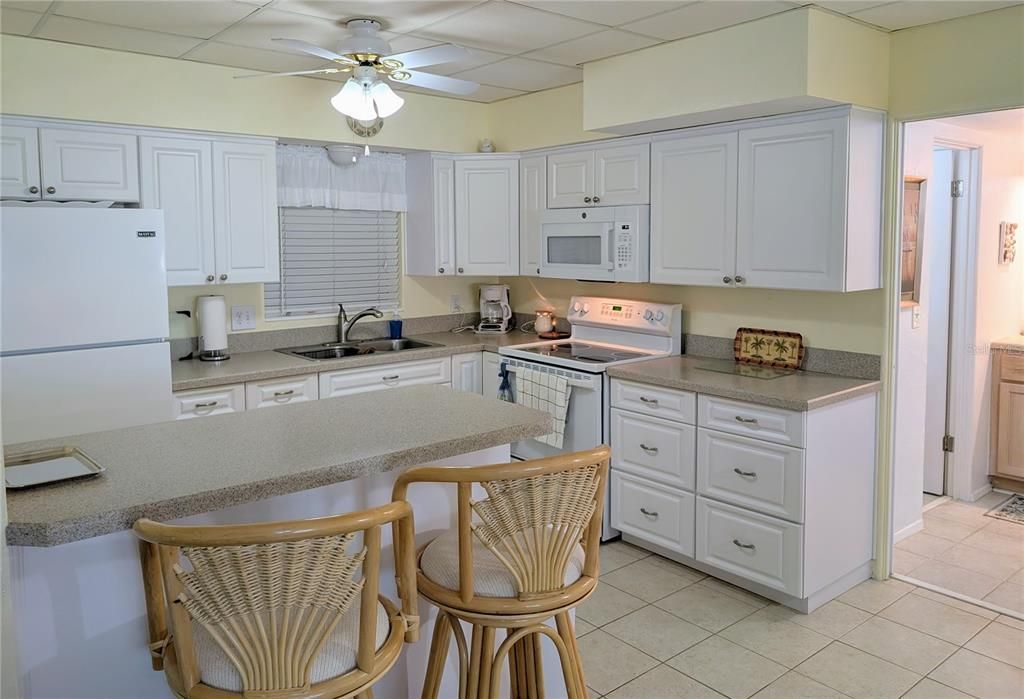 待售: $355,000 (1 贝兹, 1 浴室, 825 平方英尺)