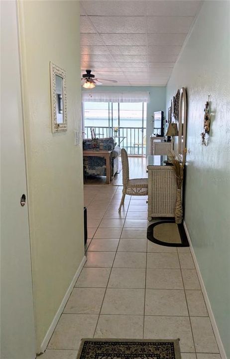 待售: $355,000 (1 贝兹, 1 浴室, 825 平方英尺)