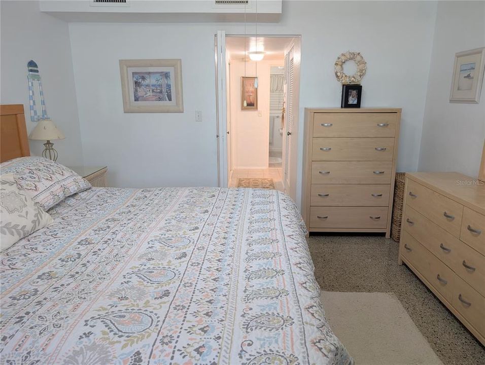 待售: $355,000 (1 贝兹, 1 浴室, 825 平方英尺)