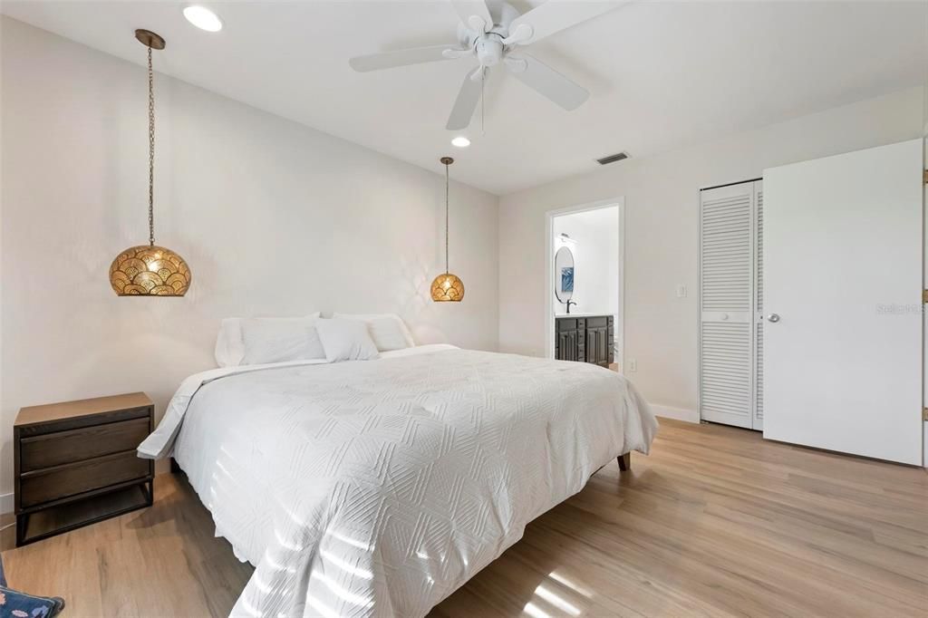 For Rent: $5,000 (2 beds, 2 baths, 1102 Square Feet)