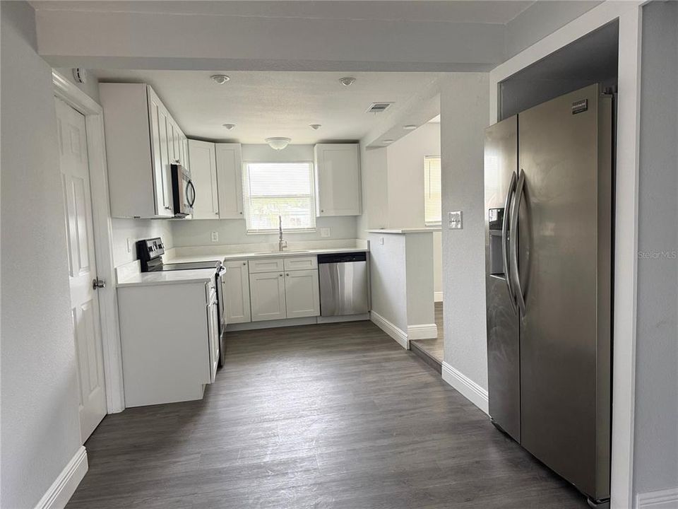 For Sale: $349,900 (4 beds, 2 baths, 1206 Square Feet)