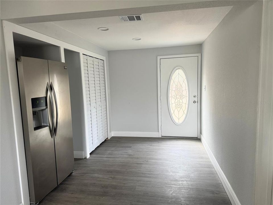 For Sale: $349,900 (4 beds, 2 baths, 1206 Square Feet)