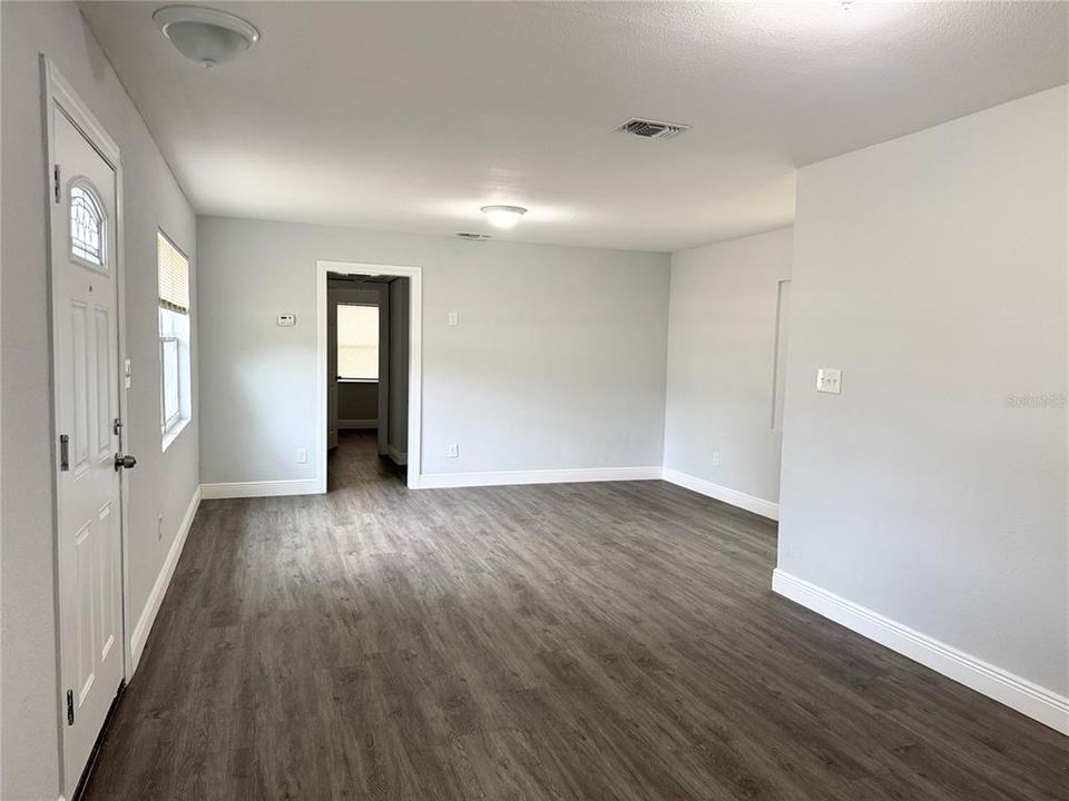 For Sale: $349,900 (4 beds, 2 baths, 1206 Square Feet)