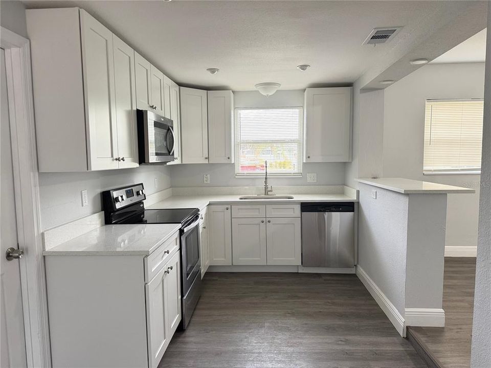 For Sale: $349,900 (4 beds, 2 baths, 1206 Square Feet)