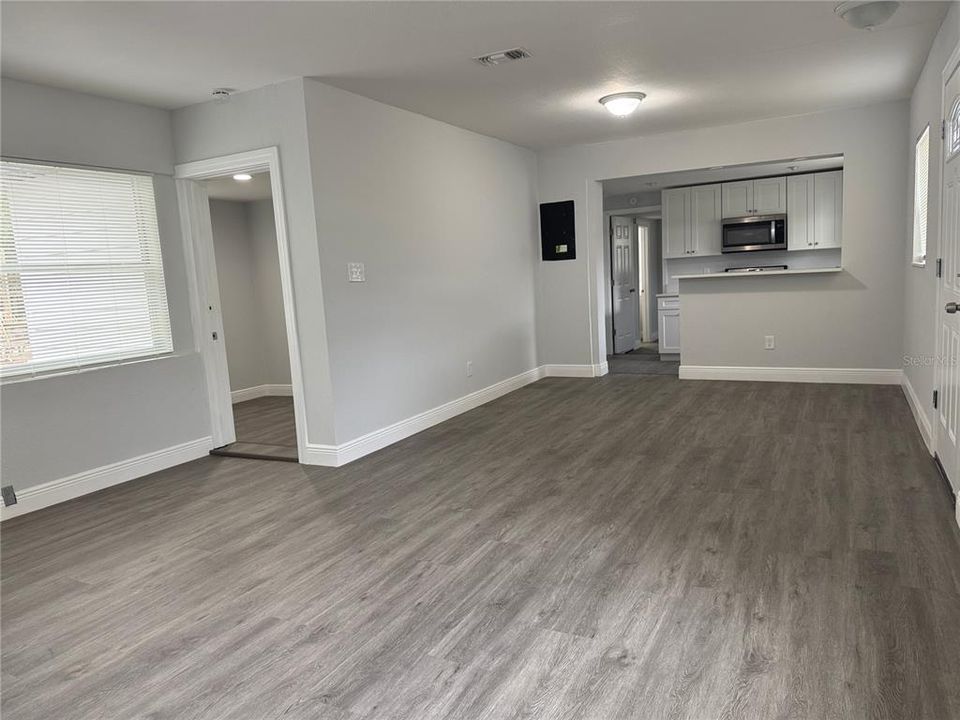 For Sale: $349,900 (4 beds, 2 baths, 1206 Square Feet)