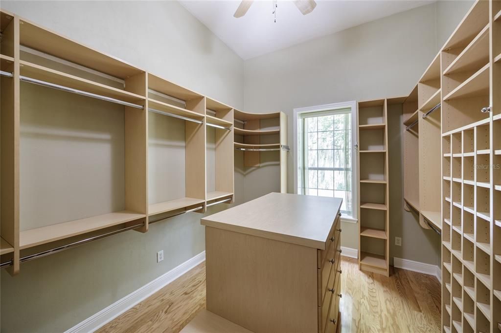 For Rent: $4,950 (5 beds, 4 baths, 5349 Square Feet)