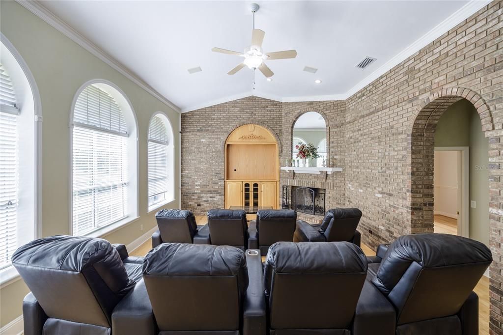 For Rent: $4,950 (5 beds, 4 baths, 5349 Square Feet)