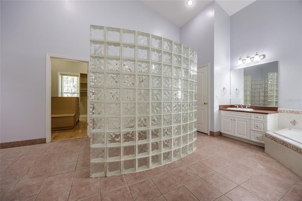 For Rent: $4,950 (5 beds, 4 baths, 5349 Square Feet)