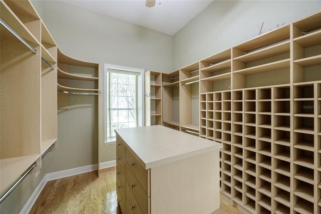 For Rent: $4,950 (5 beds, 4 baths, 5349 Square Feet)