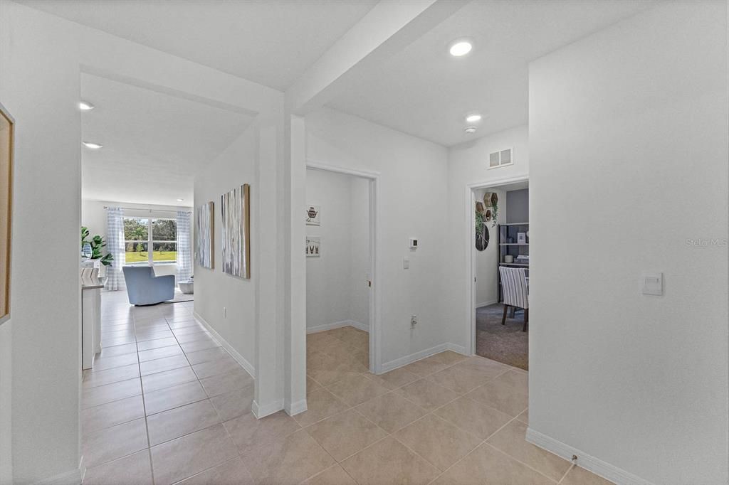 На продажу: $317,990 (4 спален, 2 ванн, 1828 Квадратных фут)