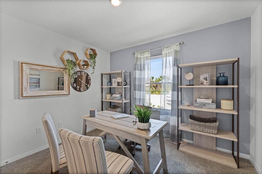 На продажу: $317,990 (4 спален, 2 ванн, 1828 Квадратных фут)