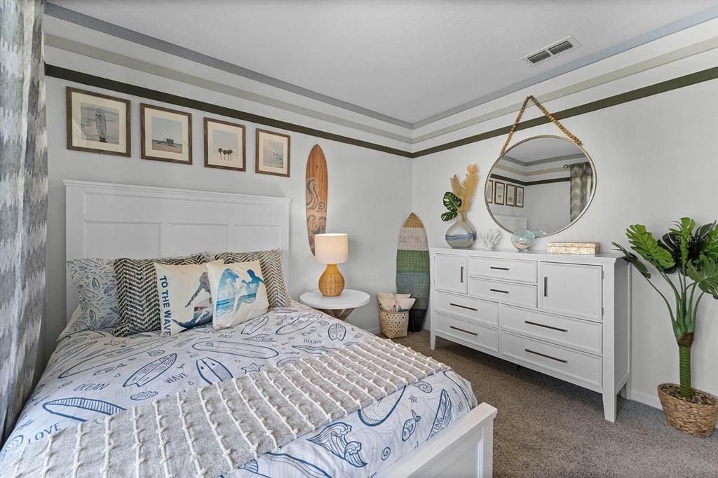 На продажу: $317,990 (4 спален, 2 ванн, 1828 Квадратных фут)